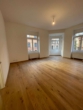 Wohnzimmer - Schicke 2 Zimmer „Loft“ – Albauwohnung in der City – saniert
