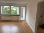 Wohnzimmer - Aukamm: Renovierte Wohnung mit Balkon – Blick ins Grüne – SP möglich