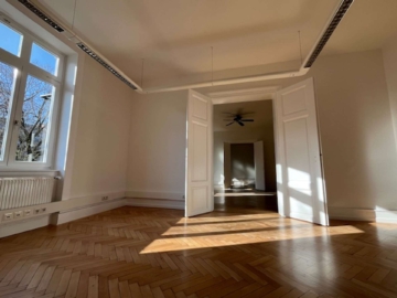 Tolle Altbauetage mit riesigem Balkon! – seitlich Adolfsallee – mit Stellplätzen!, 65185 Wiesbaden, Bürofläche