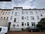 Hausansicht Rückseite - Tolle Altbauetage mit riesigem Balkon! – seitlich Adolfsallee – mit Stellplätzen!