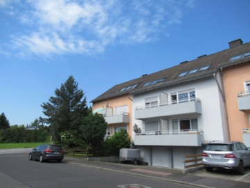 Taunusstein, solide 2 Zimmer, Küche, Bad, Balkon – grüne ruhige Lage, 65232 Taunusstein, Etagenwohnung