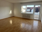 Wohnzimmer - Taunusstein, solide 2 Zimmer, Küche, Bad, Balkon – grüne ruhige Lage
