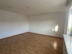 Wohnzimmer - Taunusstein, solide 2 Zimmer, Küche, Bad, Balkon – grüne ruhige Lage