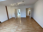 Wohnzimmer - Taunusstraße – Dachgeschoss – 2 ZKB – gemütliche Wohnung für Singles und Paare