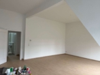 Wohnzimmer - Dachgeschoss, 3 Zimmer + Balkon, Rheingauviertel-Altbauwohnung