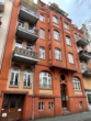 Hausansicht Vorderhaus - Gemütliche Singlewohnung, Erdgeschoss, nähe Dürerplatz, Hofgebäude daher sehr ruhig!