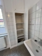 Badezimmer mit Einbauschrank - Gemütliche Singlewohnung, Erdgeschoss, nähe Dürerplatz, Hofgebäude daher sehr ruhig!